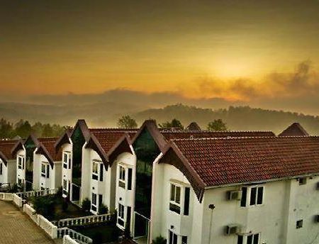 Golden Nest Hotel Йеркауд Екстериор снимка