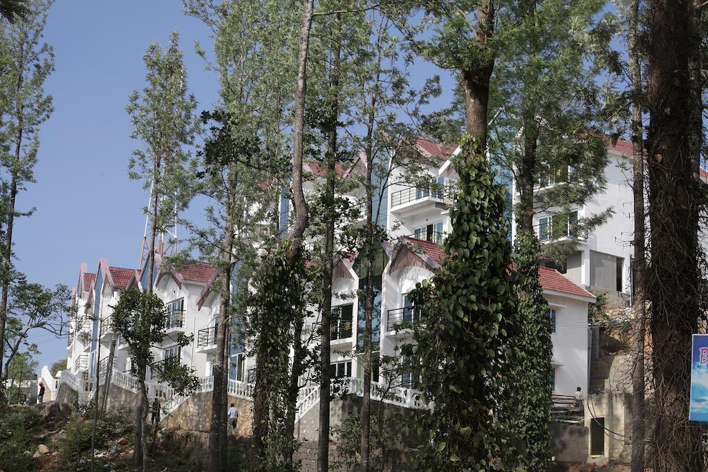 Golden Nest Hotel Йеркауд Екстериор снимка