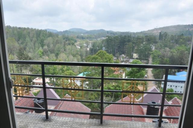 Golden Nest Hotel Йеркауд Екстериор снимка