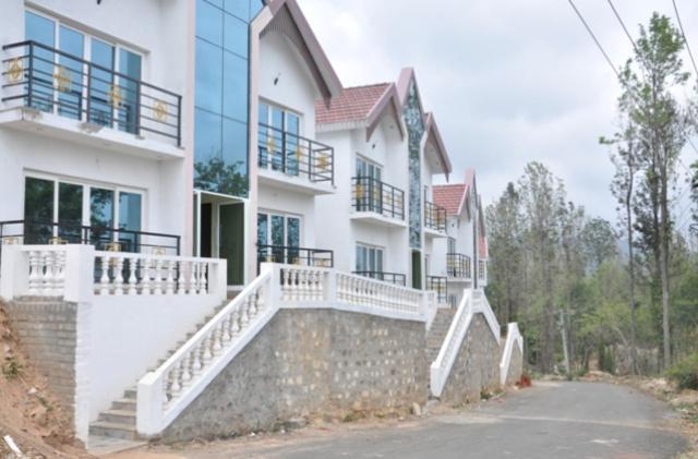 Golden Nest Hotel Йеркауд Екстериор снимка