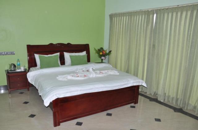 Golden Nest Hotel Йеркауд Екстериор снимка