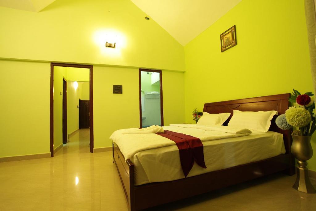 Golden Nest Hotel Йеркауд Екстериор снимка