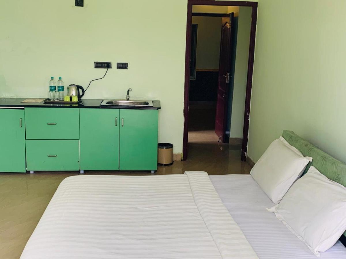 Golden Nest Hotel Йеркауд Екстериор снимка